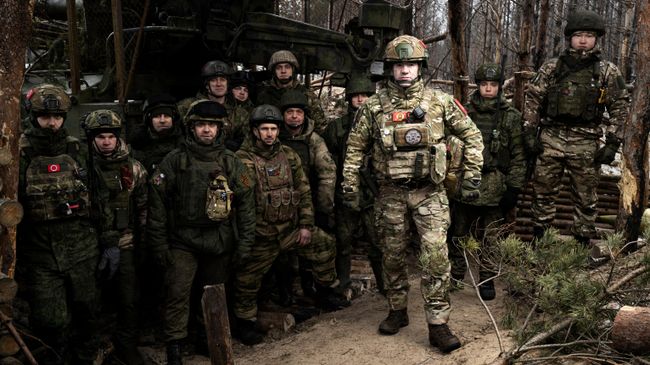 Алексей Быстрик, гвардии полковник. В зоне СВО с 24 февраля 2022 года. Награжден орденом Мужества, орденами За заслуги перед Отечеством I и II степени, медалями За боевые отличия, За воинскую доблесть I и II степени