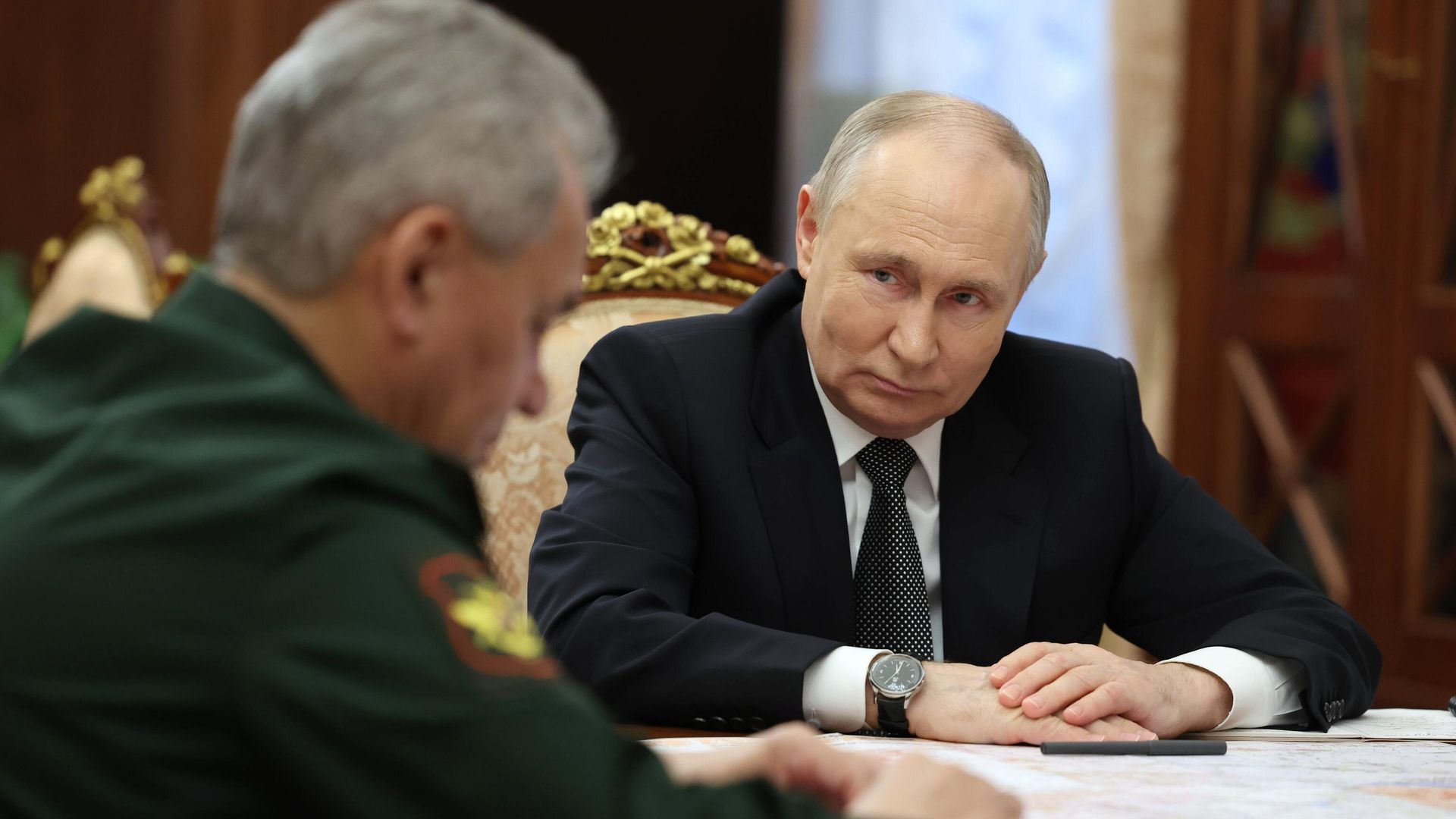 Президент России Владимир Путин и министр обороны Сергей Шойгу во время встречи Президент России Владимир Путин и министр обороны Сергей Шойгу во время встречи - РИА Новости, 1920, 20.02.2024