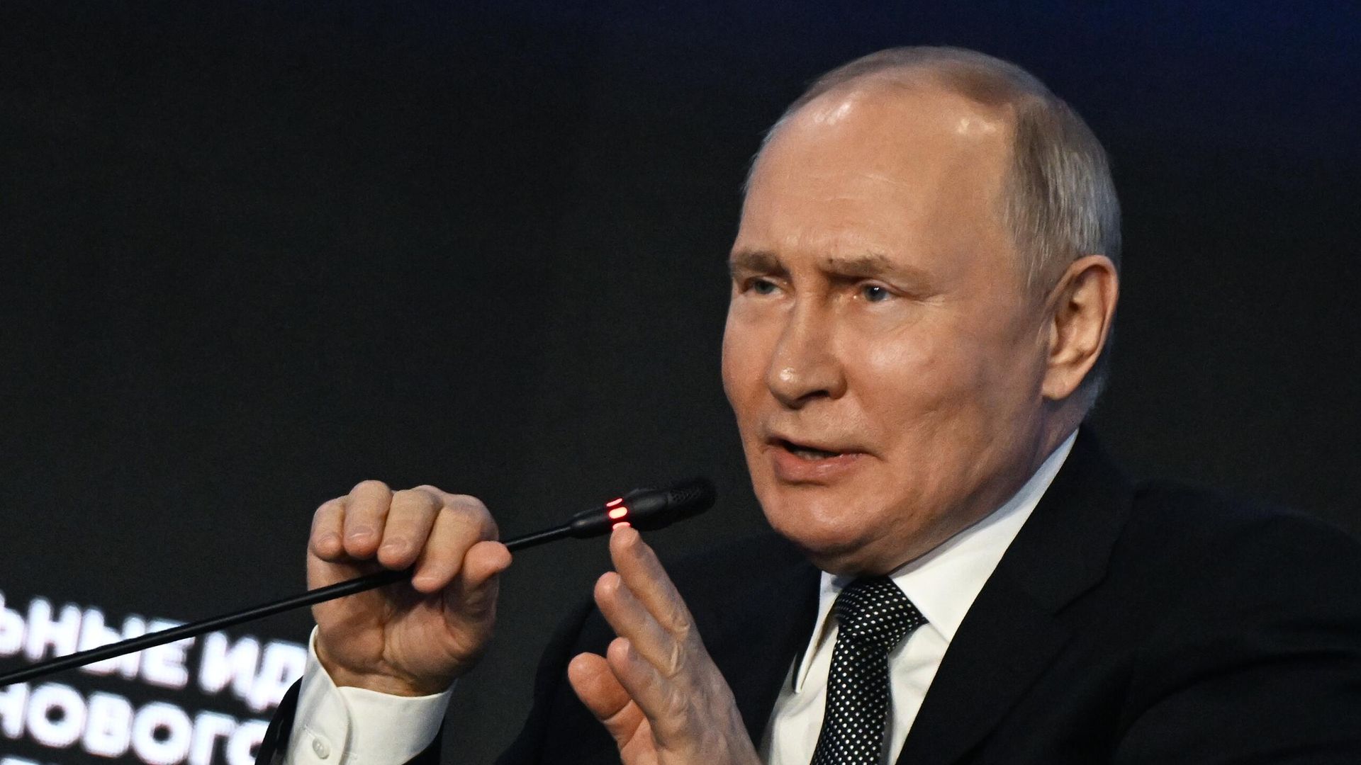 Президент России Владимир Путин принимает участие в форуме Сильные идеи для нового времени Президент России Владимир Путин принимает участие в форуме Сильные идеи для нового времени - РИА Новости, 1920, 20.02.2024