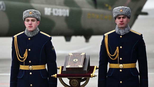 Список иконы Спаса Нерукотворного, переданный президентом РФ Владимиром Путиным Главному командованию Воздушно-космических сил на церемонии вручения государственных наград военным частям ВКС РФ на аэродроме Чкаловский Список иконы Спаса Нерукотворного, переданный президентом РФ Владимиром Путиным Главному командованию Воздушно-космических сил на церемонии вручения государственных наград военным частям ВКС РФ на аэродроме Чкаловский
