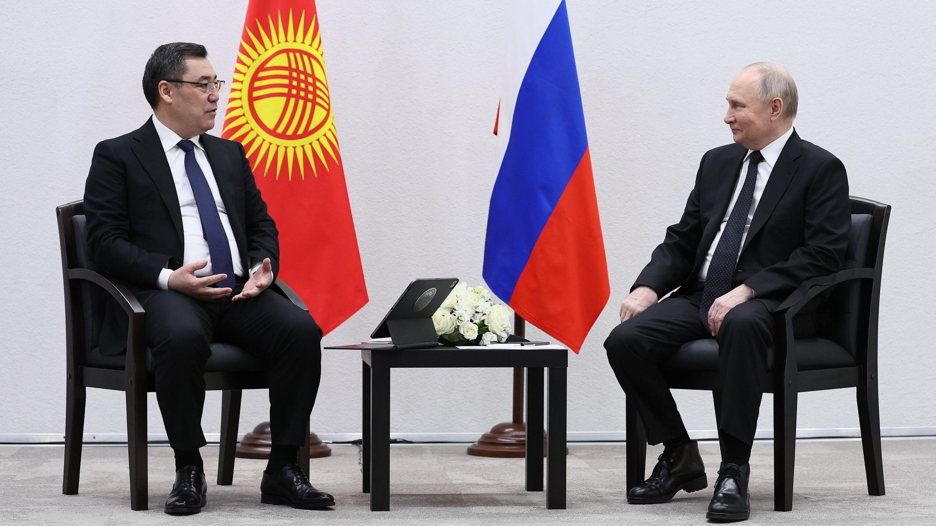 Садыр Жапаров и Владимир Путин Садыр Жапаров и Владимир Путин - РИА Новости, 1920, 01.07.2025
