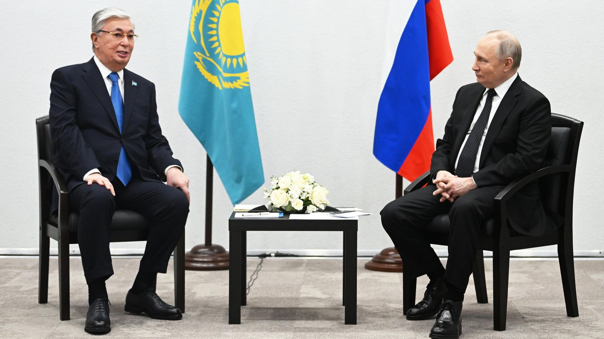 Президент РФ Владимир Путин и президент Республики Казахстан Касым-Жомарт Токаев во время встречи в Казани Президент РФ Владимир Путин и президент Республики Казахстан Касым-Жомарт Токаев во время встречи в Казани - РИА Новости, 1920, 21.02.2024