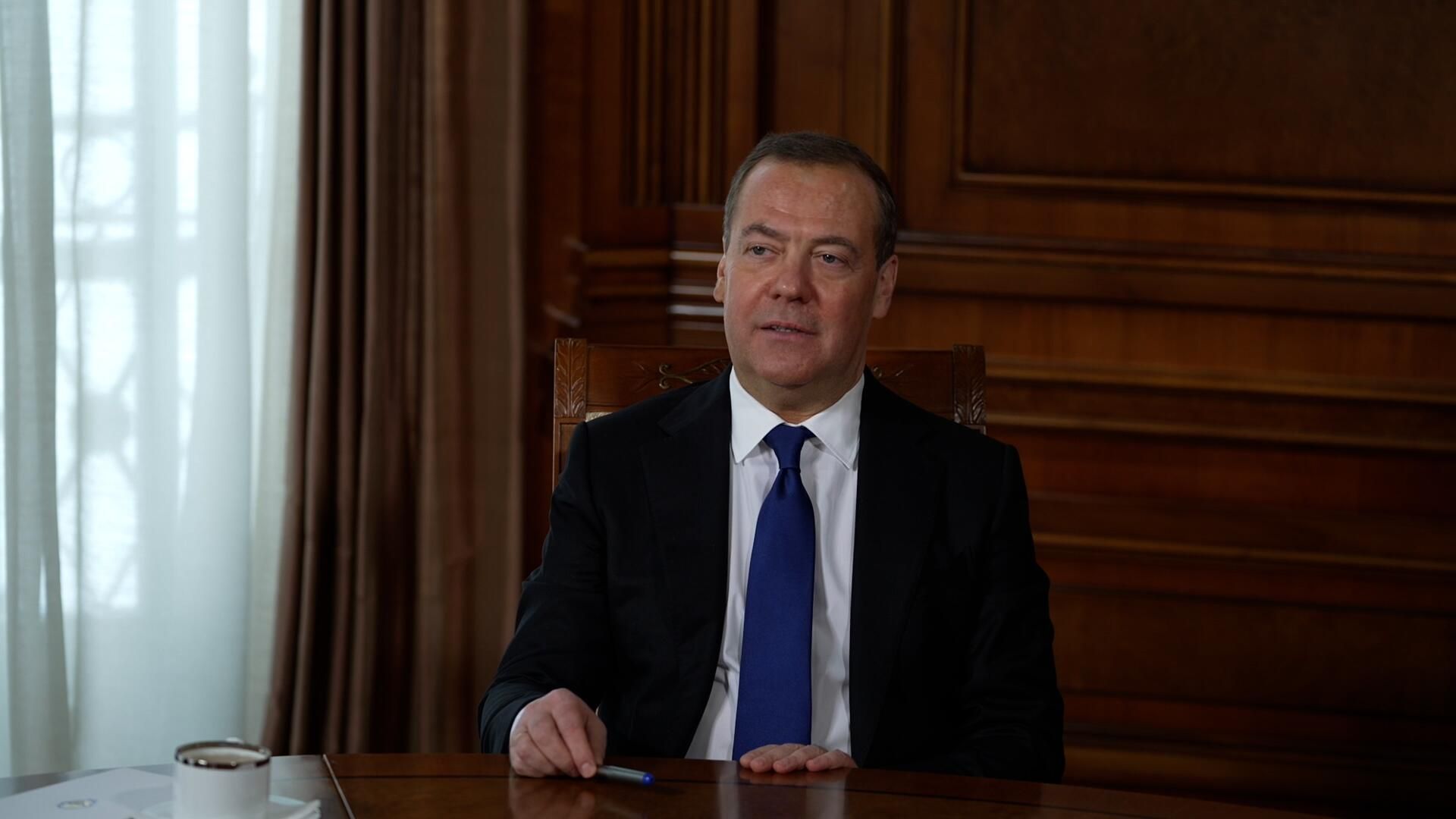 Медведев о том, кем в истории Украины останется Зеленский Медведев о том, кем в истории Украины останется Зеленский - РИА Новости, 1920, 22.02.2024