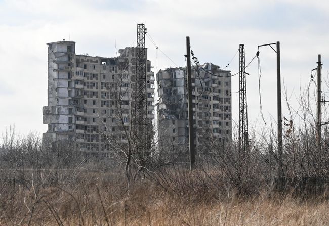 Жилые дома, поврежденные в результате обстрелов в освобожденной Авдеевке Донецкой народной республики Жилые дома, поврежденные в результате обстрелов в освобожденной Авдеевке Донецкой народной республики