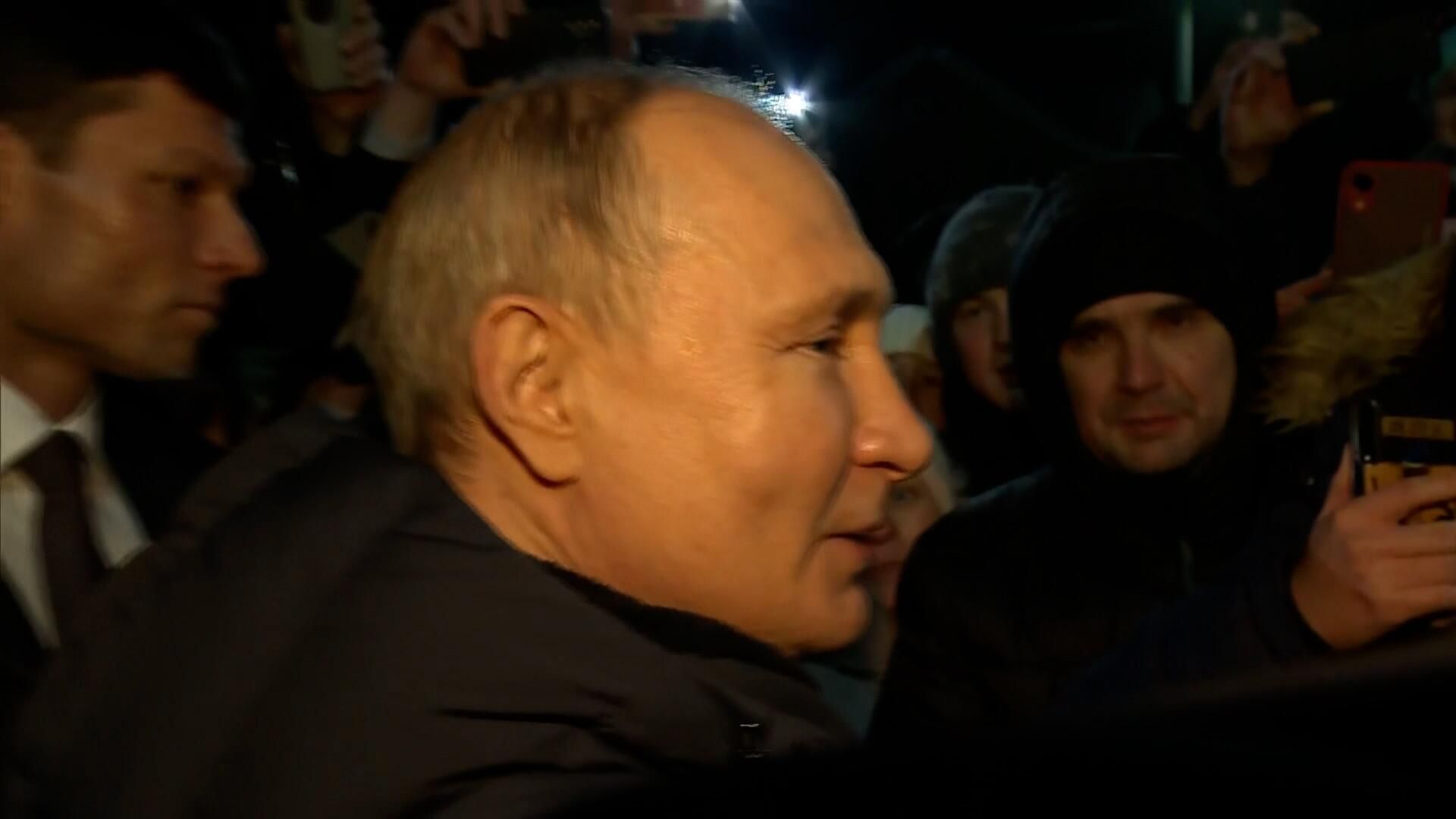 Путин пообщался с жителями одного из городов Чувашии - РИА Новости, 1920, 22.02.2024