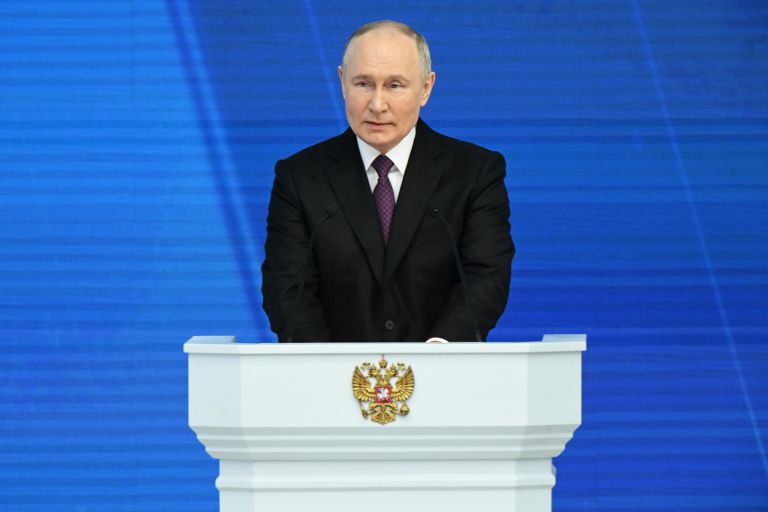 Президент РФ Владимир Путин выступает с посланием Федеральному собранию