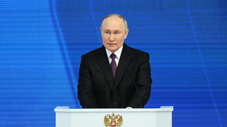 Президент РФ Владимир Путин выступает с посланием Федеральному собранию Президент РФ Владимир Путин выступает с посланием Федеральному собранию