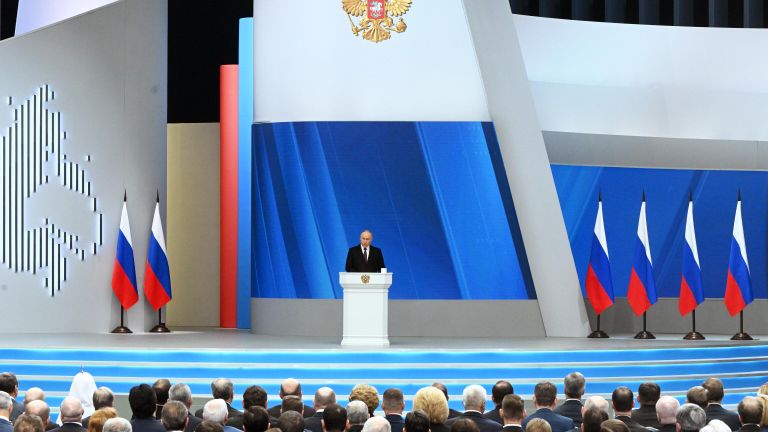 Президент РФ Владимир Путин обращается с посланием к Федеральному собранию Президент РФ Владимир Путин обращается с посланием к Федеральному собранию