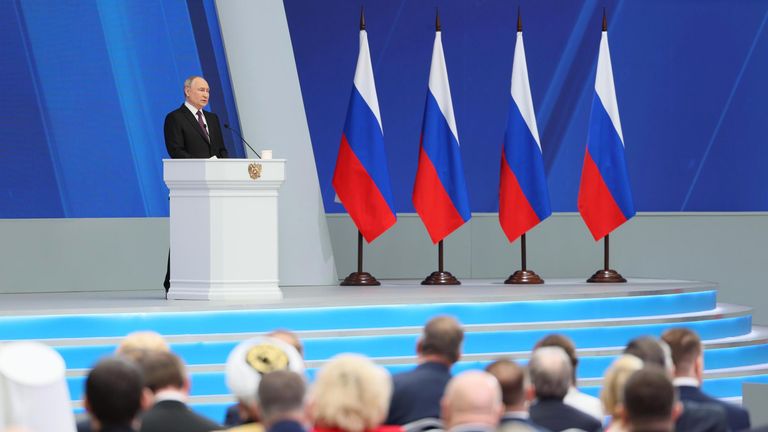 Президент РФ Владимир Путин выступает с ежегодным посланием к Федеральному собранию Президент РФ Владимир Путин выступает с ежегодным посланием к Федеральному собранию