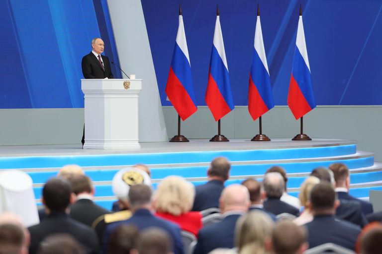 Президент РФ Владимир Путин выступает с ежегодным посланием к Федеральному собранию