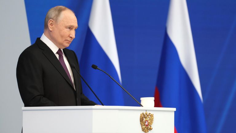 Президент РФ Владимир Путин выступает с ежегодным посланием к Федеральному Собранию Президент РФ Владимир Путин выступает с ежегодным посланием к Федеральному Собранию