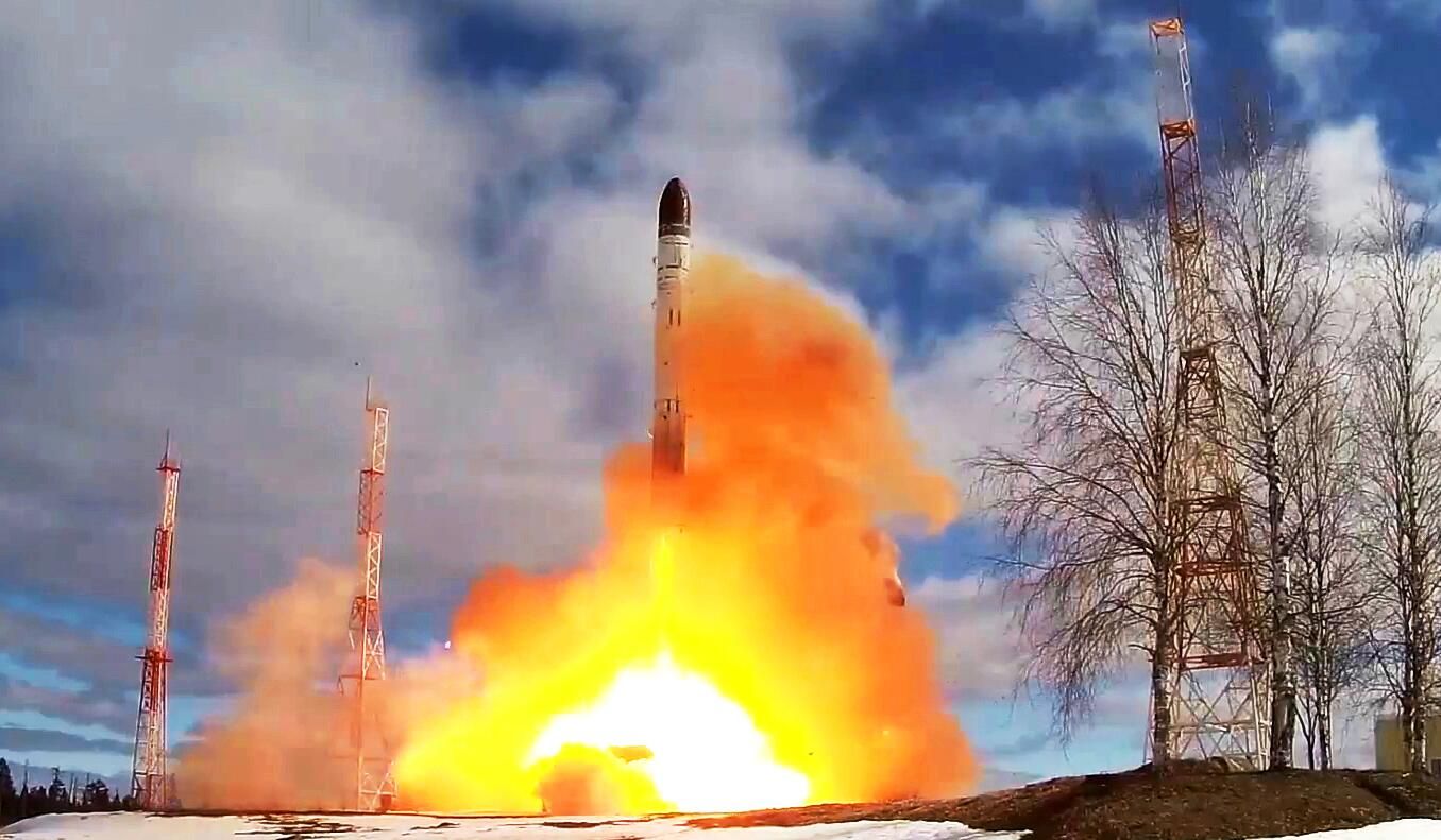 Запуск межконтинентальной баллистической ракеты стационарного базирования Сармат Запуск межконтинентальной баллистической ракеты стационарного базирования Сармат - РИА Новости, 1920, 18.10.2024