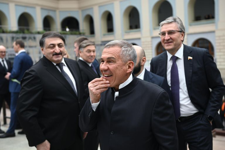 Глава Республики Татарстан Рустам Минниханов перед началом послания президента РФ Владимира Путина Федеральному собранию