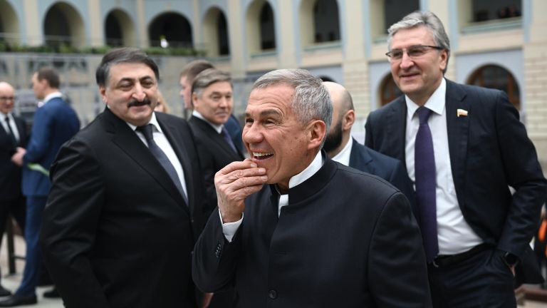 Глава Республики Татарстан Рустам Минниханов перед началом послания президента РФ Владимира Путина Федеральному собранию Глава Республики Татарстан Рустам Минниханов перед началом послания президента РФ Владимира Путина Федеральному собранию