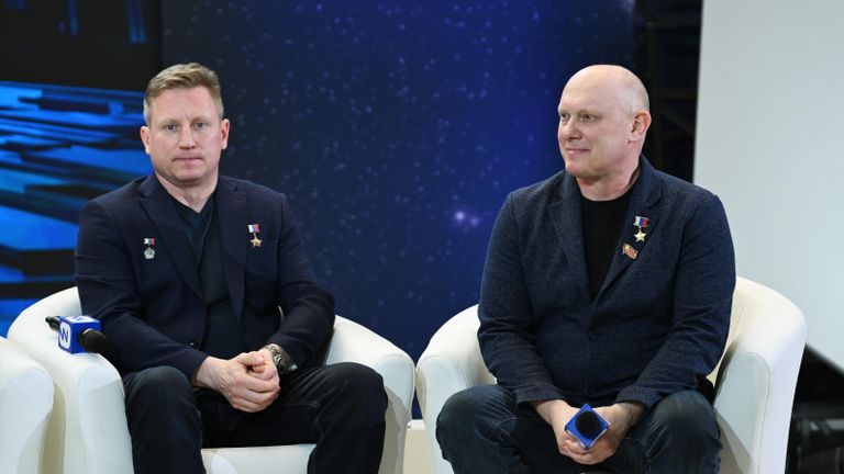 Космонавты Роскосмоса Сергей Прокопьев и Олег Артемьев на презентации Международного фестиваля кино о космосе Циолковский Космонавты Роскосмоса Сергей Прокопьев и Олег Артемьев на презентации Международного фестиваля кино о космосе Циолковский