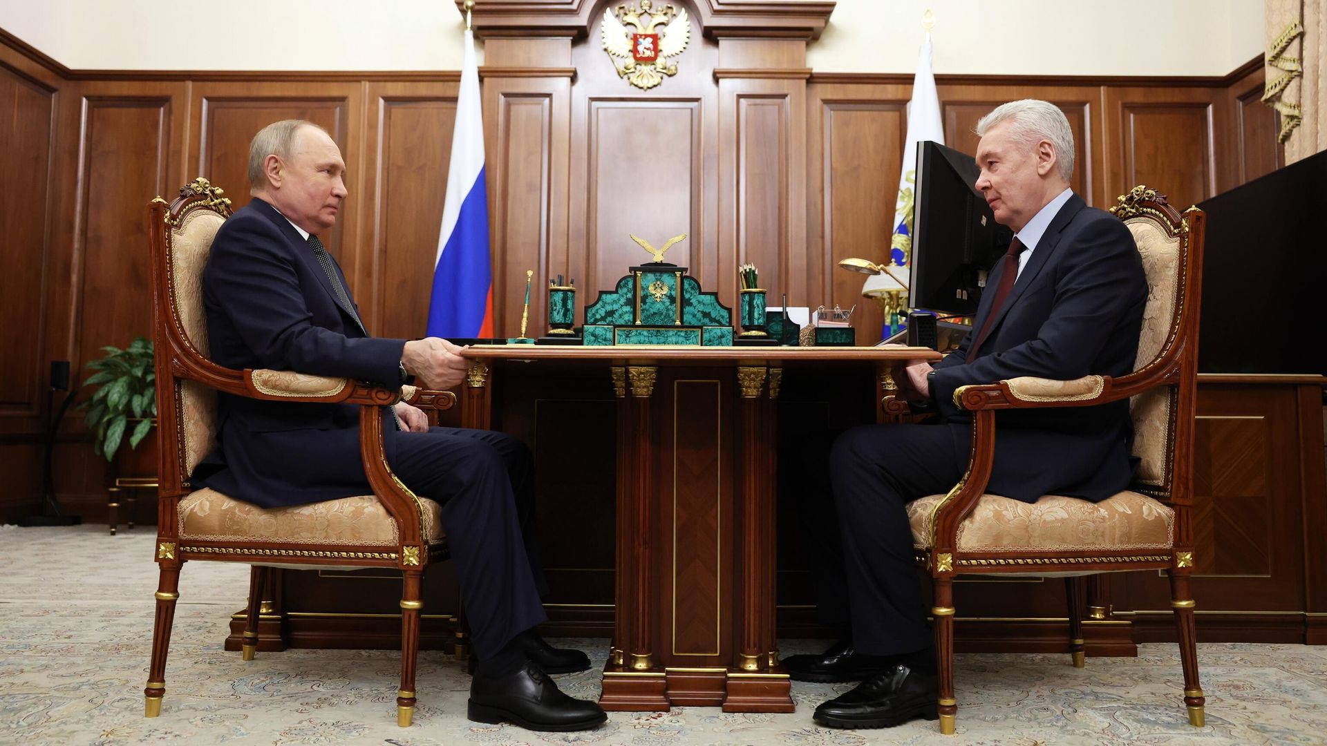 Президент РФ Владимир Путин и мэр Москвы Сергей Собянин во время встречи Президент РФ Владимир Путин и мэр Москвы Сергей Собянин во время встречи - РИА Новости, 1920, 04.03.2024