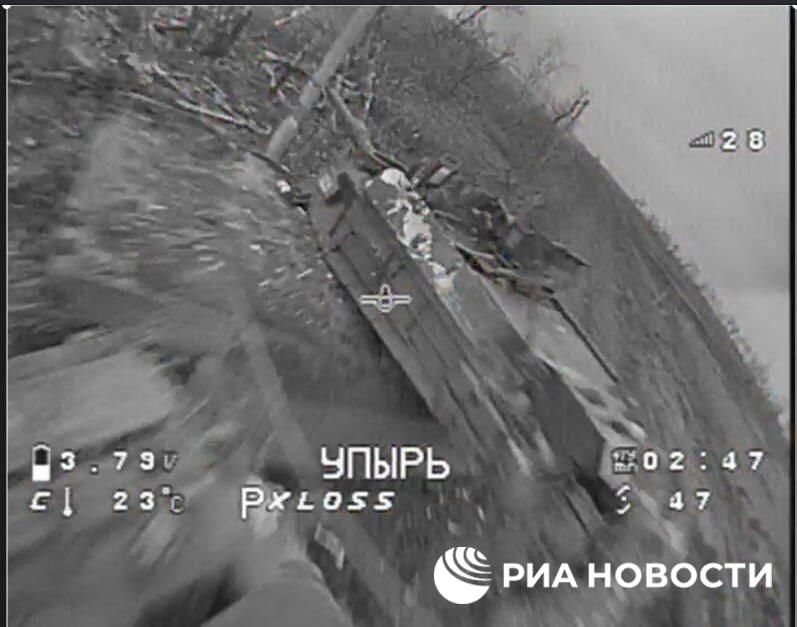 Кадр уничтожения FPV-дроном Упырь американского танка Abrams под Авдеевкой Кадр уничтожения FPV-дроном Упырь американского танка Abrams под Авдеевкой - РИА Новости, 1920, 07.03.2024