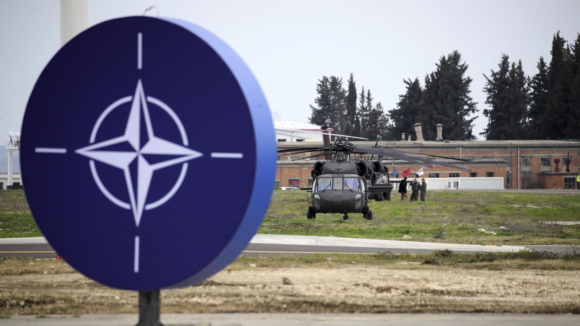 Военные вертолеты на авиабазе НАТО Кучова в Албании Военные вертолеты на авиабазе НАТО Кучова в Албании - РИА Новости, 1920, 04.10.2024