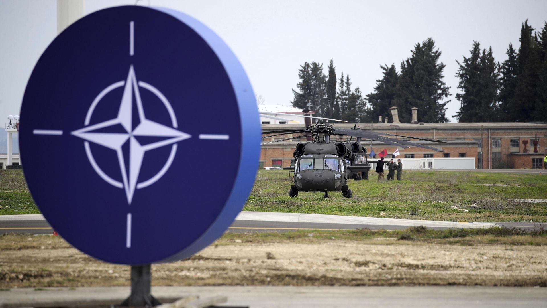 Военные вертолеты на авиабазе НАТО Военные вертолеты на авиабазе НАТО - РИА Новости, 1920, 08.06.2024