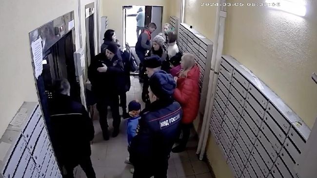 Кадр видео с места падения лифта в Шушарах Кадр видео с места падения лифта в Шушарах