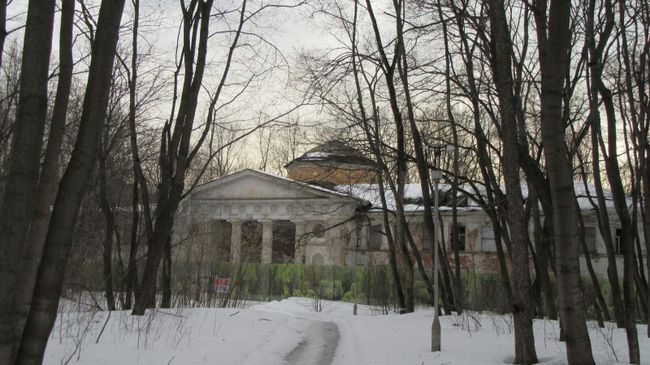  Оранжевая дача в усадьбе Кузьминки в Москве