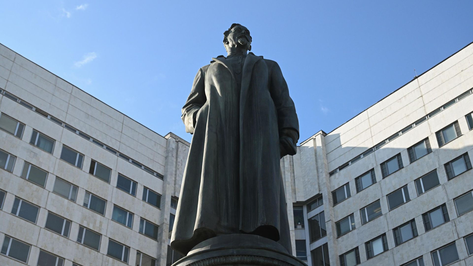 Памятник Феликсу Эдмундовичу Дзержинскому в штаб-квартире СВР Памятник Феликсу Эдмундовичу Дзержинскому в штаб-квартире СВР - РИА Новости, 1920, 09.02.2026
