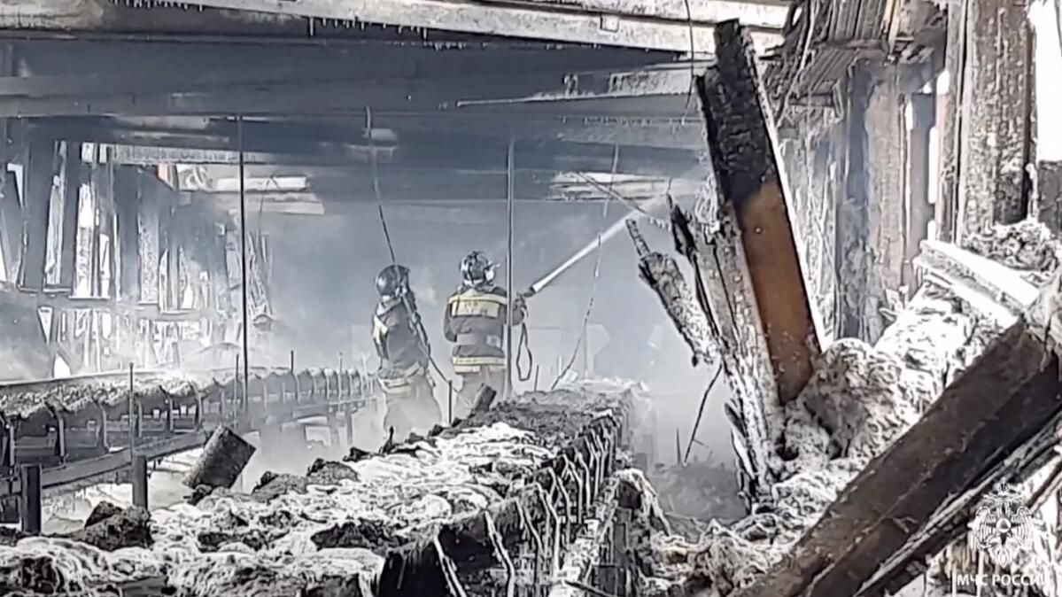 Пожарные во время тушения пожара на Шагонарской ТЭЦ в Туве Пожарные во время тушения пожара на Шагонарской ТЭЦ в Туве - РИА Новости, 1920, 06.03.2024