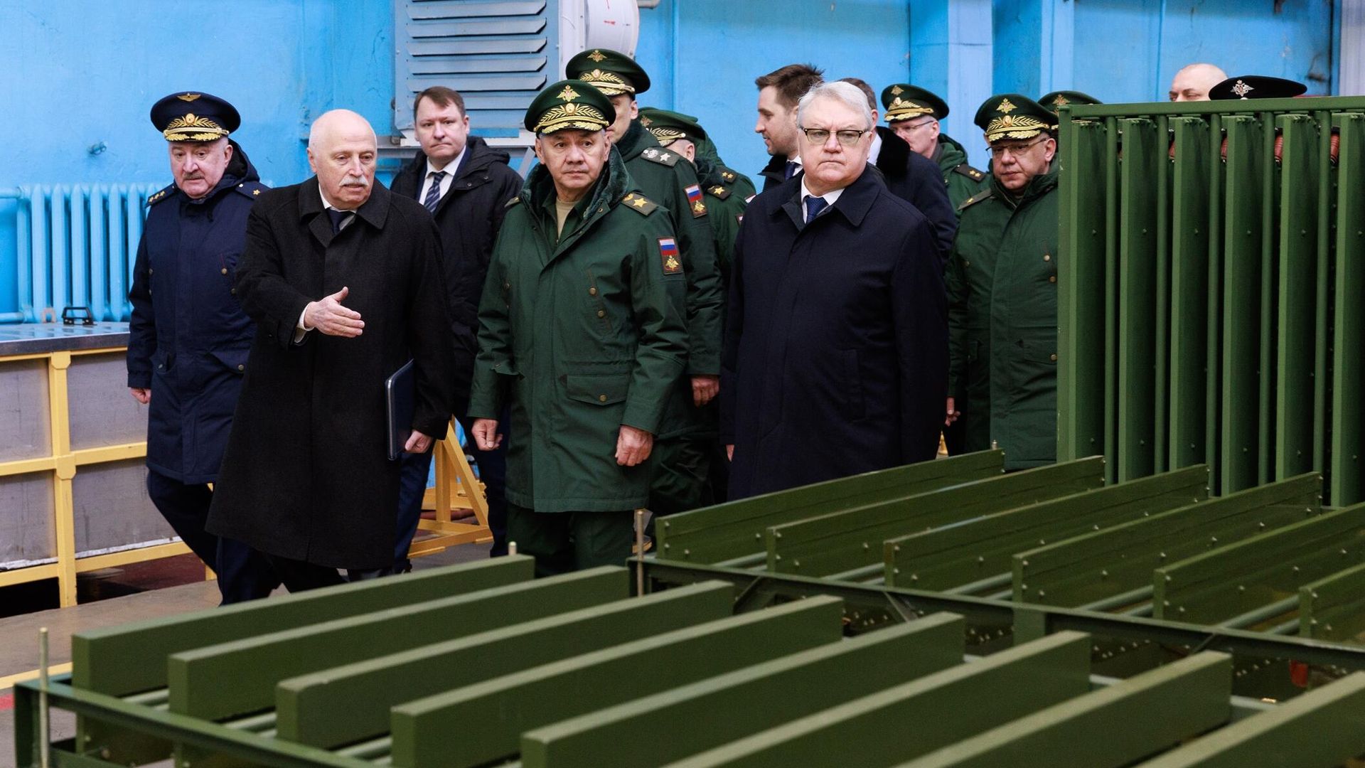 Министр обороны РФ Сергей Шойгу инспектирует выполнение гособоронзаказа на предприятии АО ММЗ Авангард концерна Алмаз-Антей. 6 марта 2024 Министр обороны РФ Сергей Шойгу инспектирует выполнение гособоронзаказа на предприятии АО ММЗ Авангард концерна Алмаз-Антей. 6 марта 2024 - РИА Новости, 1920, 06.03.2024