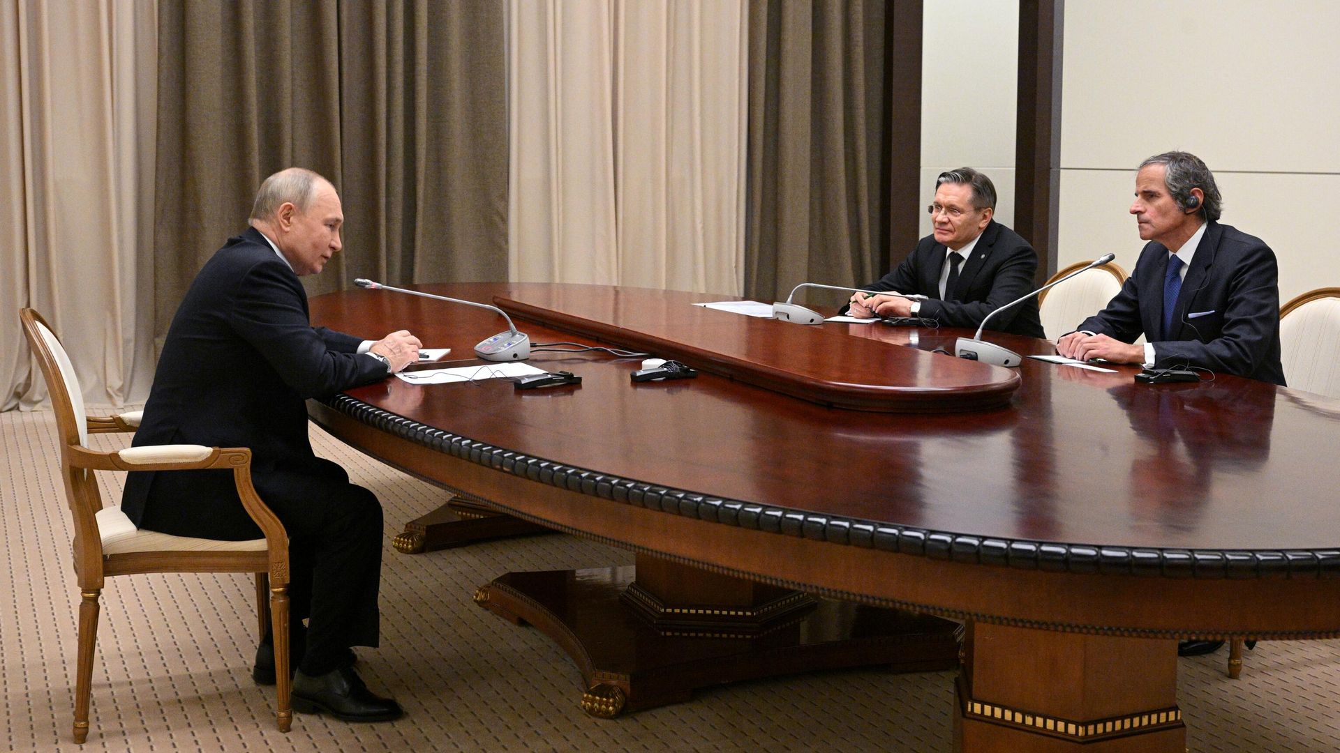 Президент Владимир Путин, гендиректор Росатома Алексей Лихачев и гендиректор МАГАТЭ Рафаэль Гросси Президент Владимир Путин, гендиректор Росатома Алексей Лихачев и гендиректор МАГАТЭ Рафаэль Гросси - РИА Новости, 1920, 06.03.2024