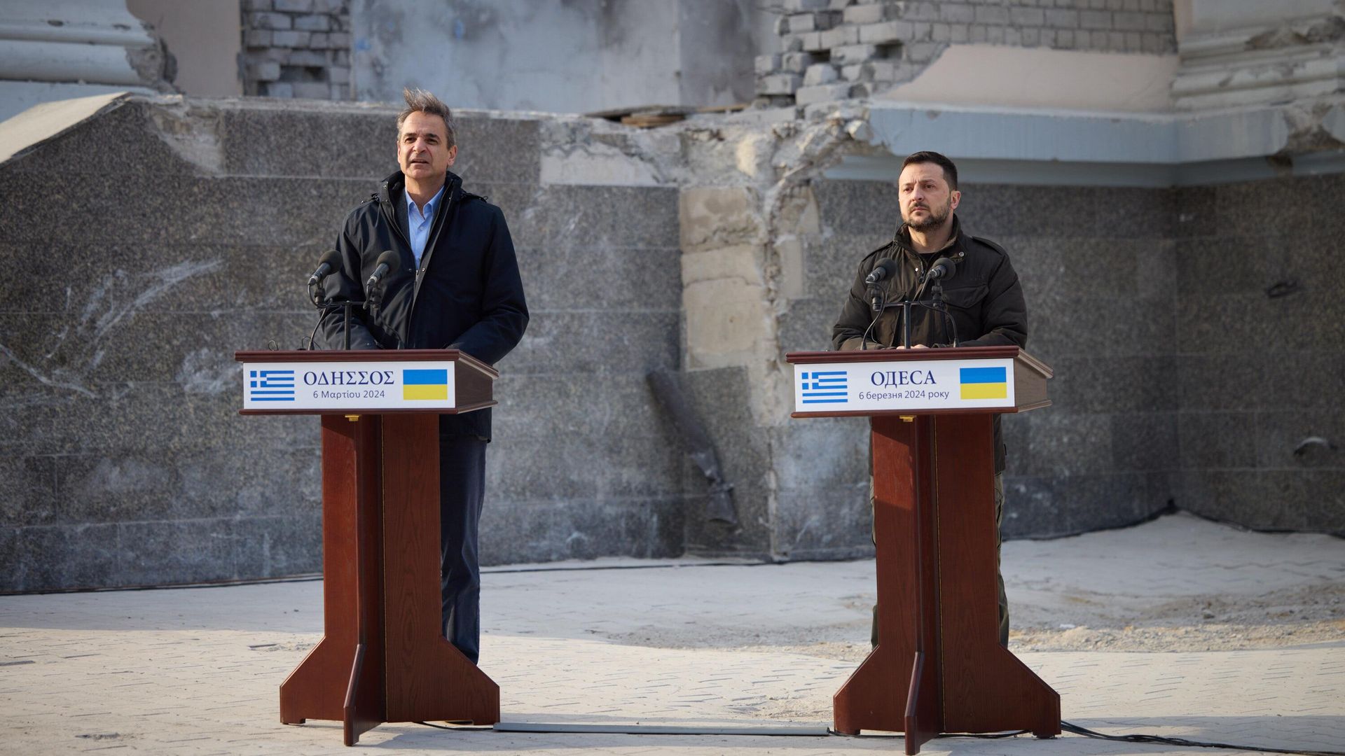 Премьер Греции Кириакос Мицотакис и президент Украины Владимир Зеленский во время пресс-конференции в Одессе Премьер Греции Кириакос Мицотакис и президент Украины Владимир Зеленский во время пресс-конференции в Одессе - РИА Новости, 1920, 07.03.2024