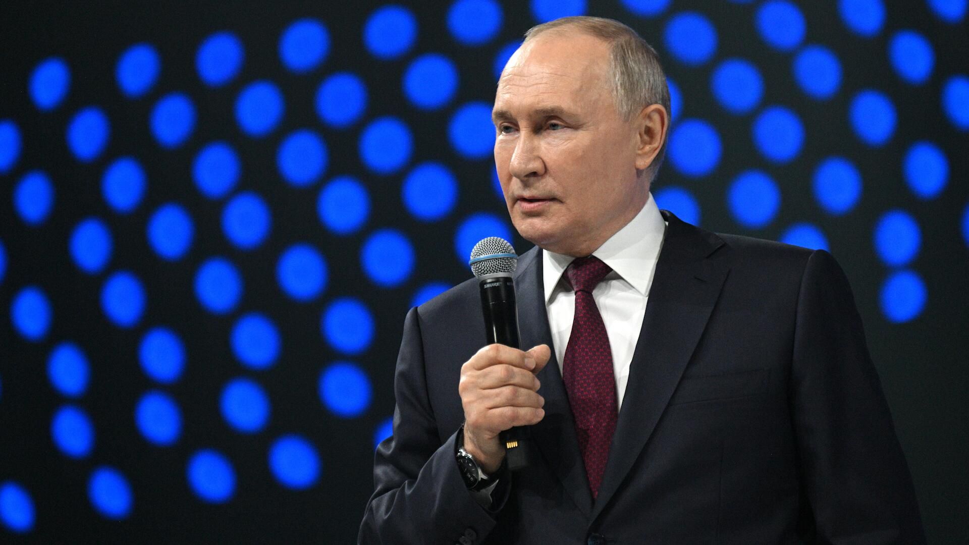 Обращение Путина к участникам Всемирного фестиваля молодежи Обращение Путина к участникам Всемирного фестиваля молодежи - РИА Новости, 1920, 06.03.2024