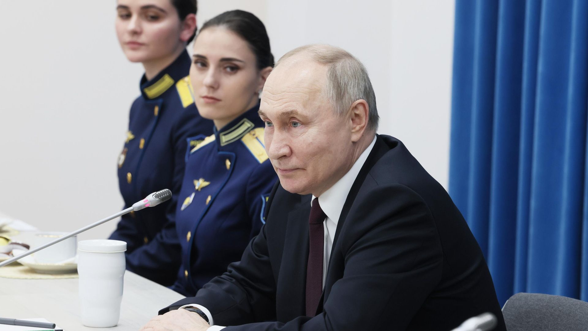Президент РФ Владимир Путин проводит встречу с выпускниками Краснодарского высшего военного авиационного училища летчиков имени Героя Советского Союза А. К. Серова Президент РФ Владимир Путин проводит встречу с выпускниками Краснодарского высшего военного авиационного училища летчиков имени Героя Советского Союза А. К. Серова - РИА Новости, 1920, 07.03.2024
