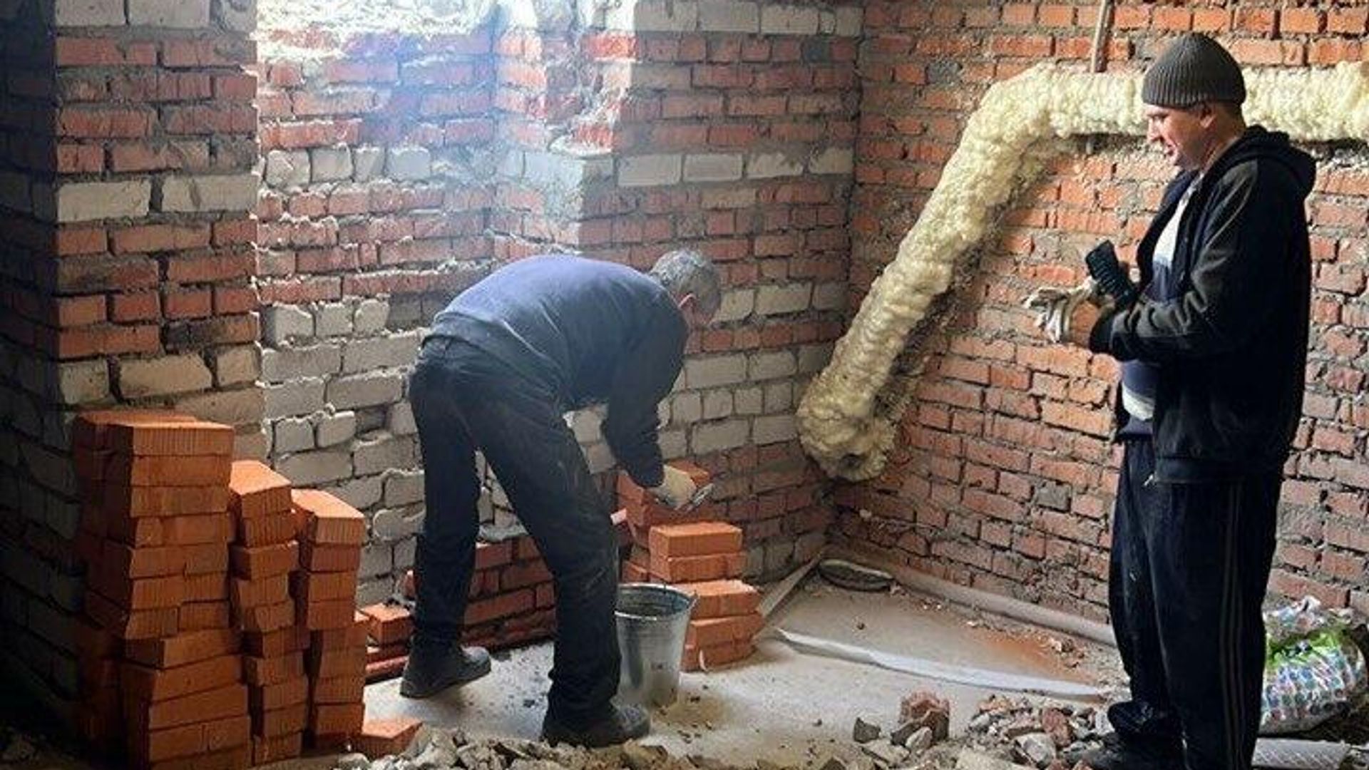 Восстановительные работы на техническом этаже поликлиники №6 в Курске. 9 марта 2024 Восстановительные работы на техническом этаже поликлиники №6 в Курске. 9 марта 2024 - РИА Новости, 1920, 09.03.2024