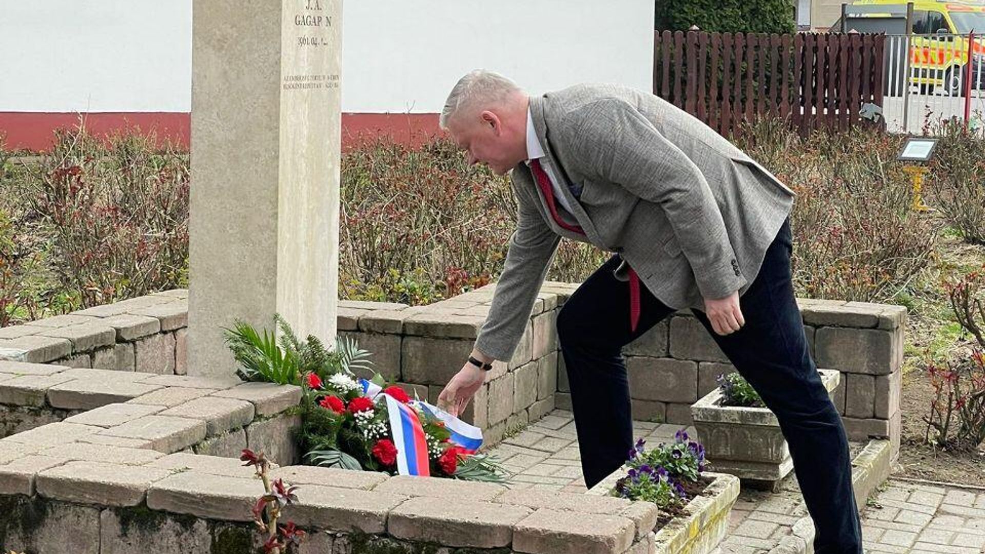 Торжественная церемония возложения венков к памятнику Ю.А.Гагарина в Дебрецене, Венгрия Торжественная церемония возложения венков к памятнику Ю.А.Гагарина в Дебрецене, Венгрия - РИА Новости, 1920, 09.03.2024