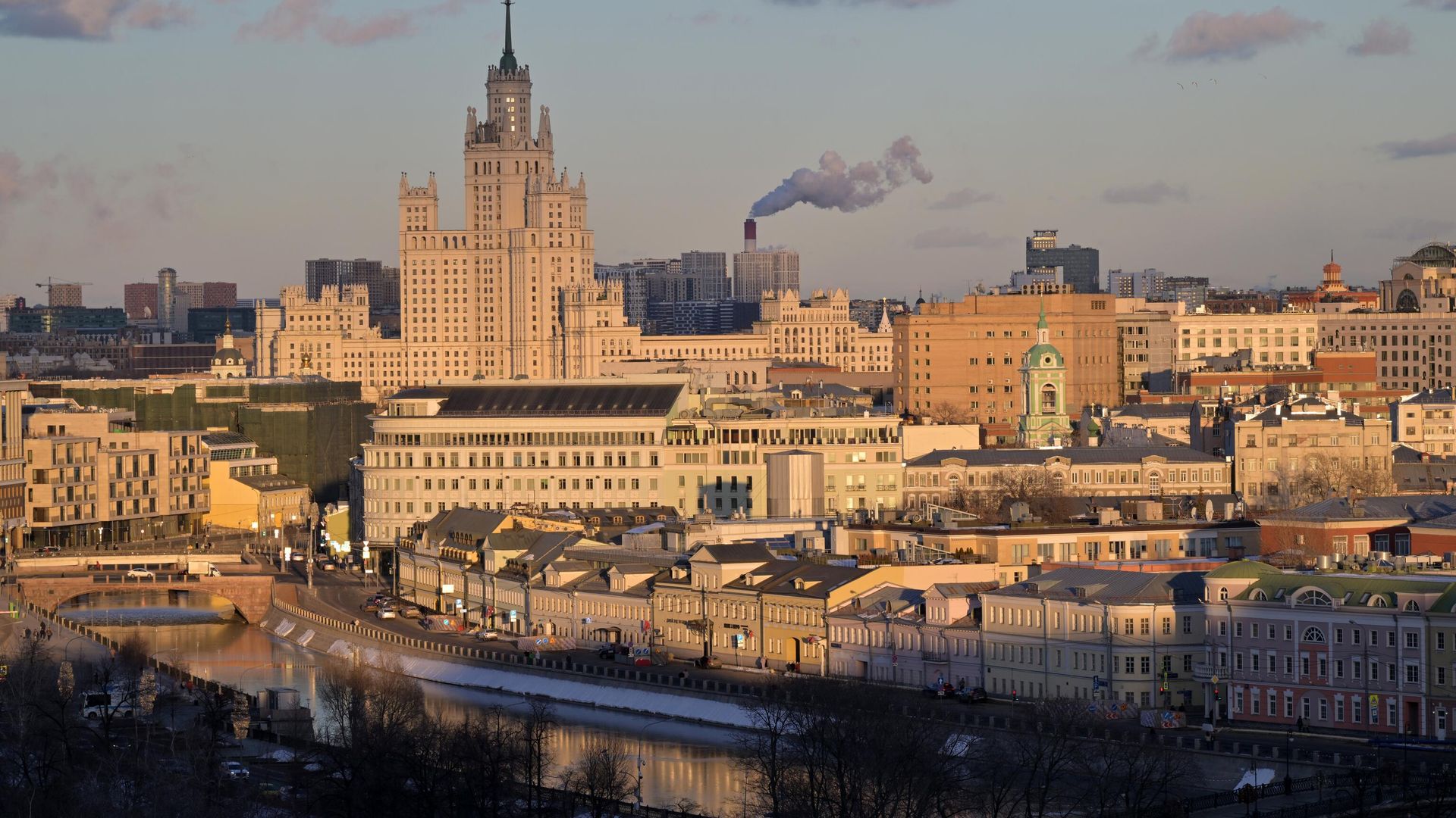 Вид на Котельническую набережную в Москве Вид на Котельническую набережную в Москве - РИА Новости, 1920, 25.04.2024