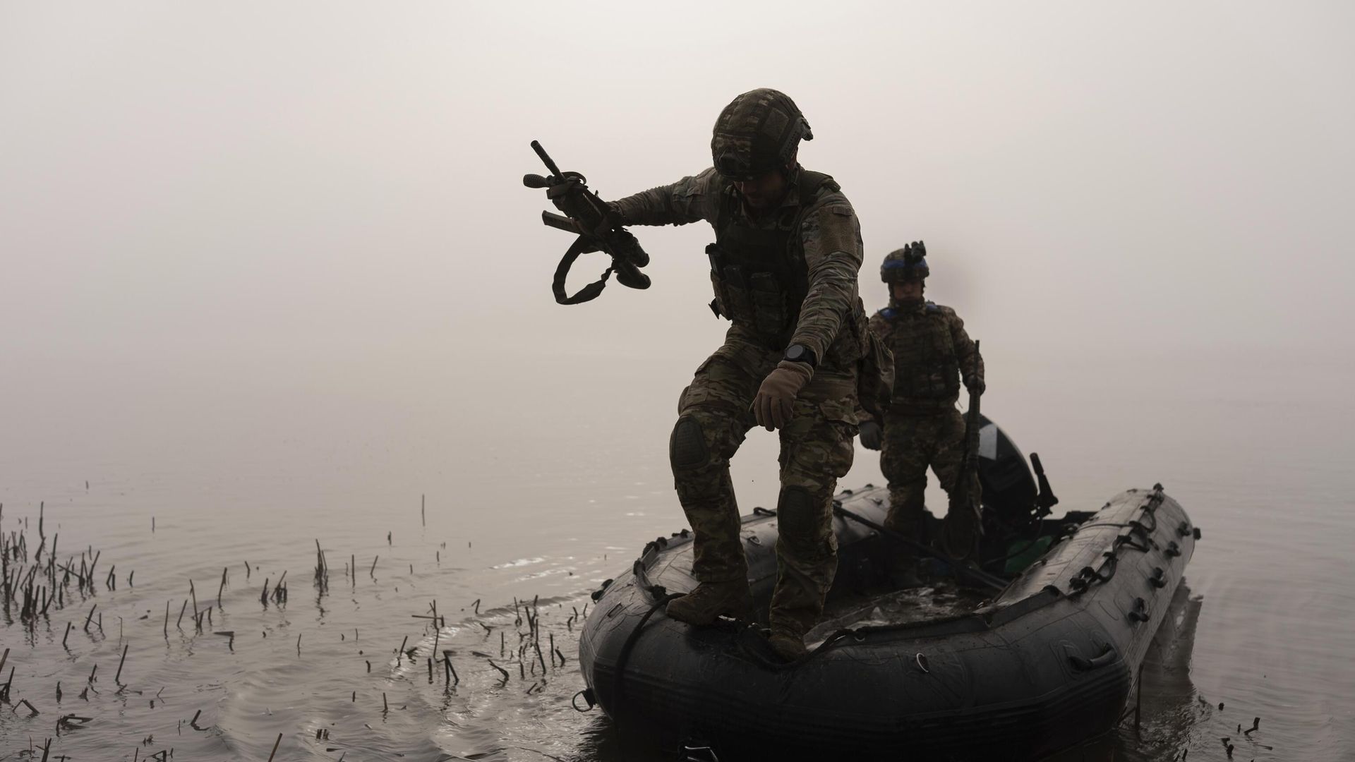 Украинский военнослужащий на Днепре Украинский военнослужащий на Днепре - РИА Новости, 1920, 07.09.2024
