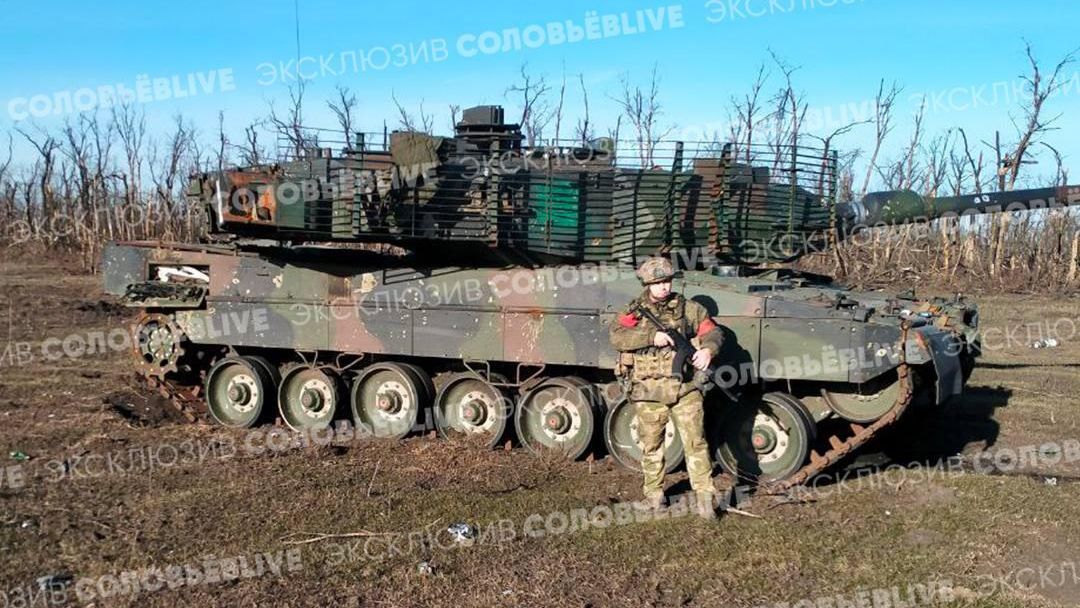 Подбитый и брошенный немецкий Leopard 2A6 - РИА Новости, 1920, 21.04.2024