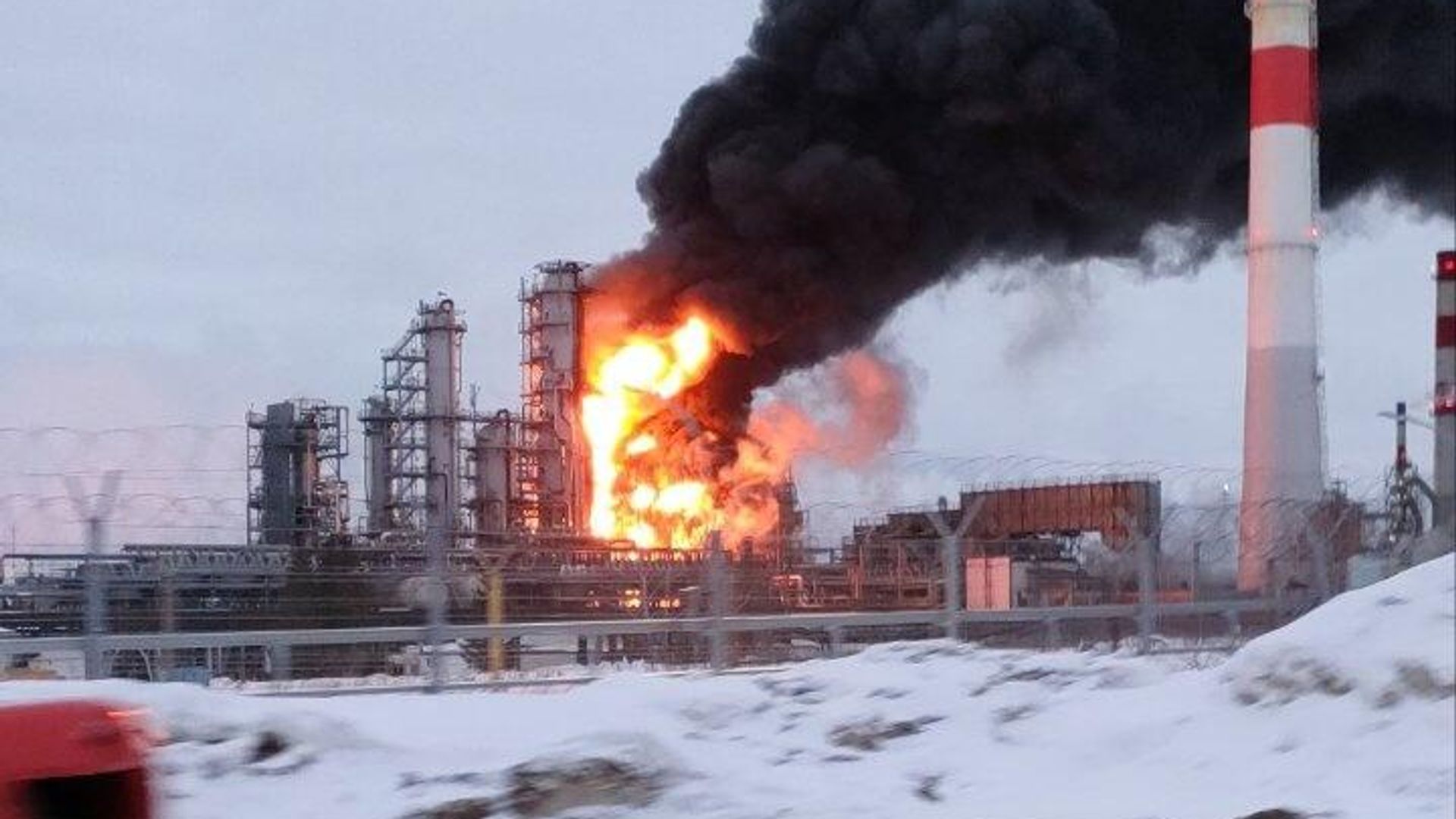 Объект топливно-энергетического комплекса в Кстовской промзоне в Нижегородской области после атаки беспилотника Объект топливно-энергетического комплекса в Кстовской промзоне в Нижегородской области после атаки беспилотника - РИА Новости, 1920, 12.03.2024