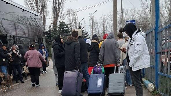 Делегация молдавской партии Возрождение, приехавшая с ВФМ на пограничном пункте пропуска в Костештах Делегация молдавской партии Возрождение, приехавшая с ВФМ на пограничном пункте пропуска в Костештах - РИА Новости, 1920, 12.03.2024