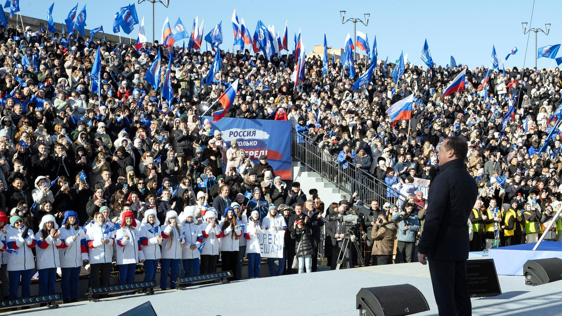 Дмитрий Медведев выступает на митинге-концерте солидарности партийцев и сторонников Всероссийской политической партии Единая Россия в Волгограде Дмитрий Медведев выступает на митинге-концерте солидарности партийцев и сторонников Всероссийской политической партии Единая Россия в Волгограде - РИА Новости, 1920, 12.03.2024