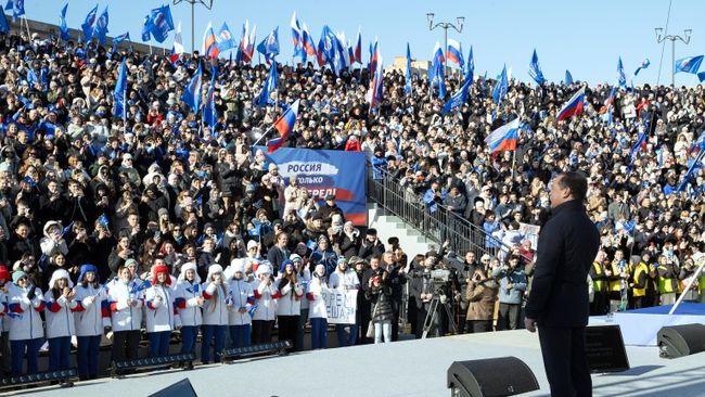 Дмитрий Медведев выступает на митинге-концерте солидарности партийцев и сторонников Всероссийской политической партии Единая Россия в Волгограде