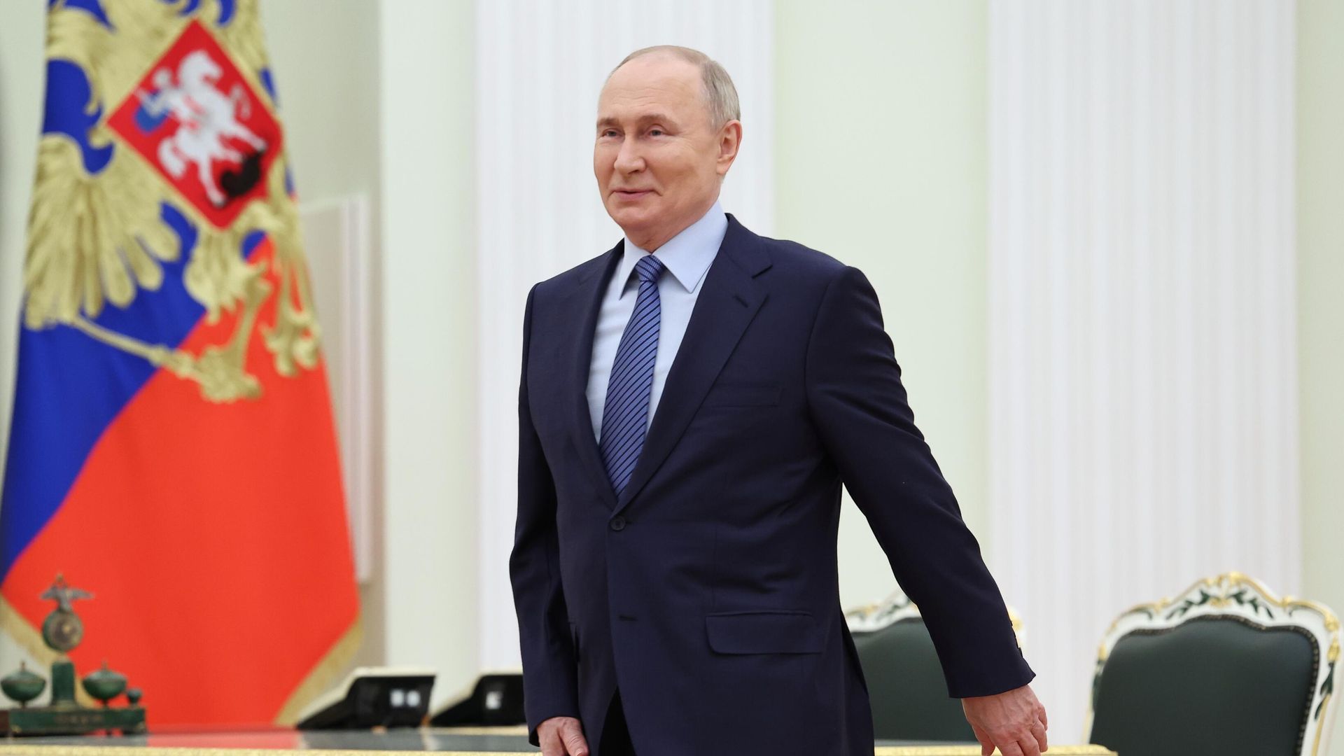 Президент РФ Владимир Путин перед началом встречи с победителями конкурса управленцев Лидеры России Президент РФ Владимир Путин перед началом встречи с победителями конкурса управленцев Лидеры России - РИА Новости, 1920, 12.03.2024