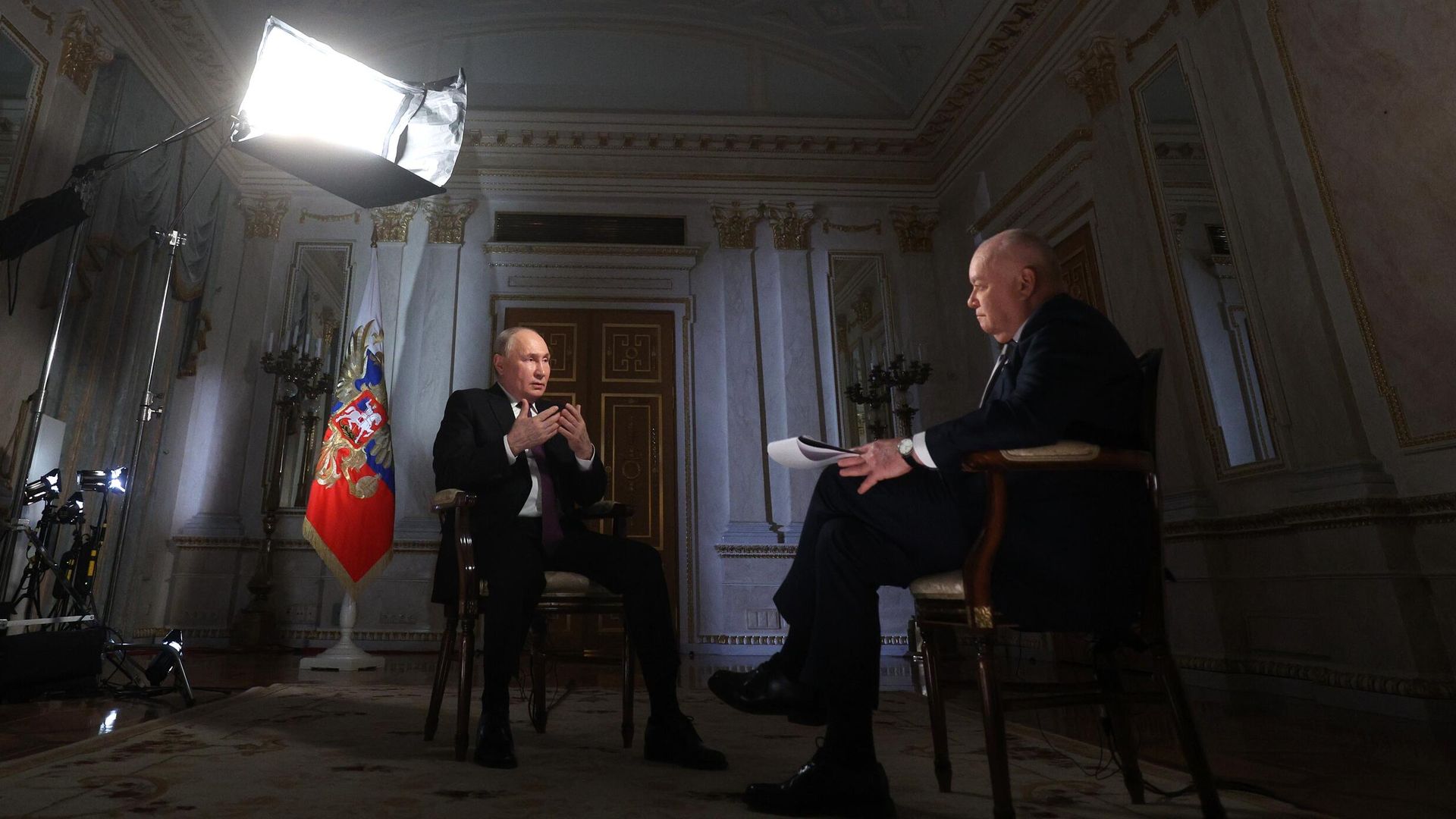 Президент РФ Владимир Путин во время интервью генеральному директору медиагруппы Россия сегодня Дмитрию Киселеву в Москве - РИА Новости, 1920, 13.03.2024