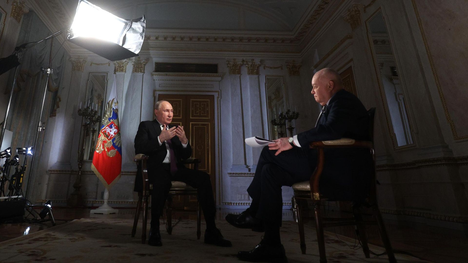 Президент России Владимир Путин во время интервью генеральному директору медиагруппы Россия сегодня Дмитрию Киселеву в Москве Президент России Владимир Путин во время интервью генеральному директору медиагруппы Россия сегодня Дмитрию Киселеву в Москве - РИА Новости, 1920, 14.03.2024