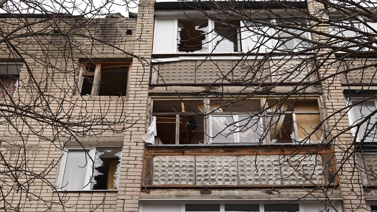 Последствия атаки беспилотника ВСУ на многоквартирный дом в Белгороде Последствия атаки беспилотника ВСУ на многоквартирный дом в Белгороде - РИА Новости, 1920, 13.03.2024