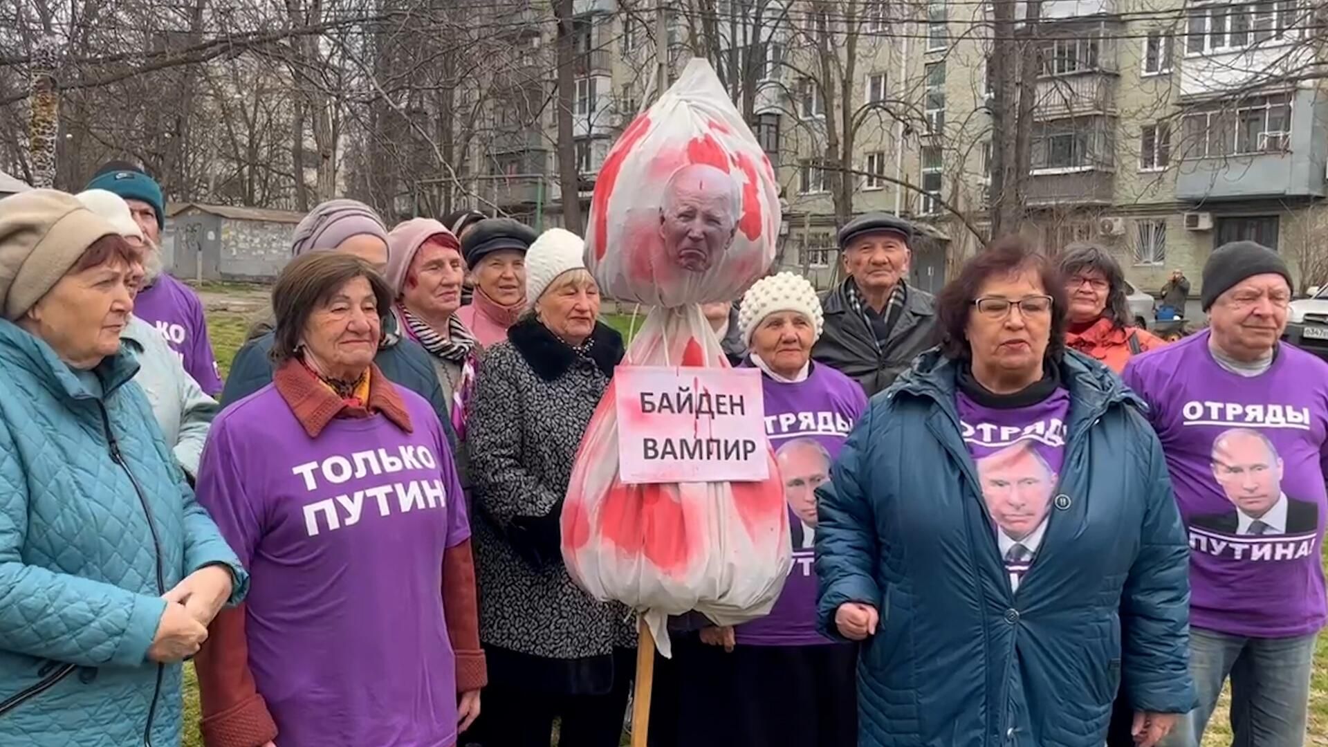 Сжигание чучела Байдена кубанскими активистами в честь Масленицы Сжигание чучела Байдена кубанскими активистами в честь Масленицы - РИА Новости, 1920, 14.03.2024