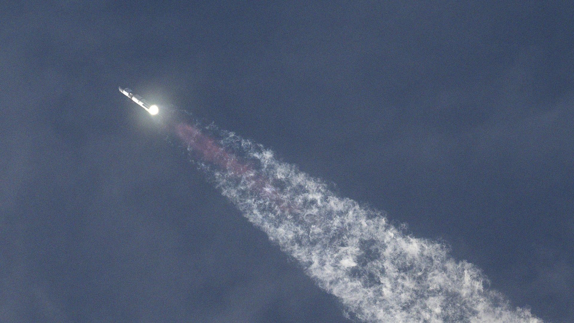 Космический корабль SpaceX Starship после старта в штате Техас Космический корабль SpaceX Starship после старта в штате Техас - РИА Новости, 1920, 14.03.2024