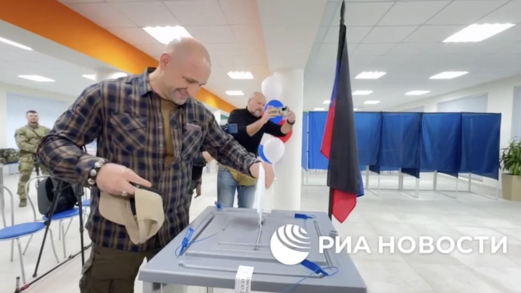 Спикер парламента ДНР Артем Жога проголосовал на выборах президента России Спикер парламента ДНР Артем Жога проголосовал на выборах президента России - РИА Новости, 1920, 15.03.2024