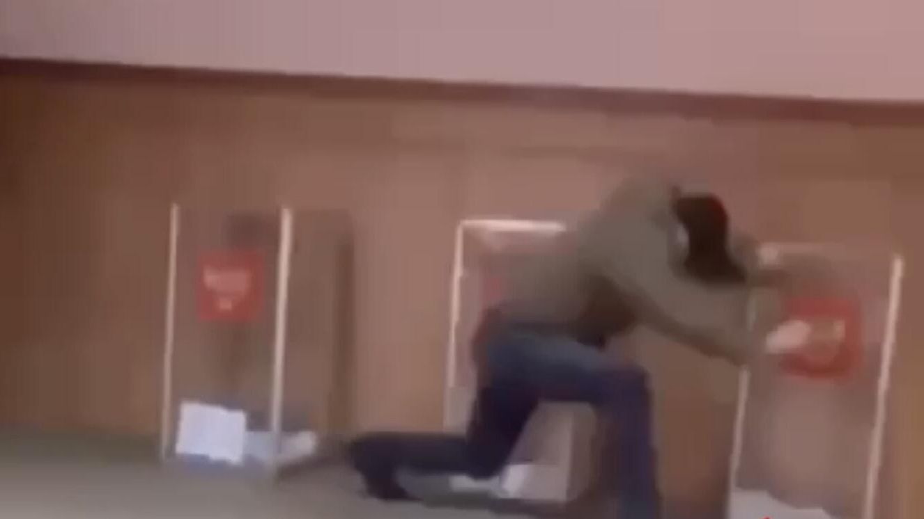 Кадр фейкового видео про взрыв на избирательном участке в Белгороде Кадр фейкового видео про взрыв на избирательном участке в Белгороде - РИА Новости, 1920, 15.03.2024