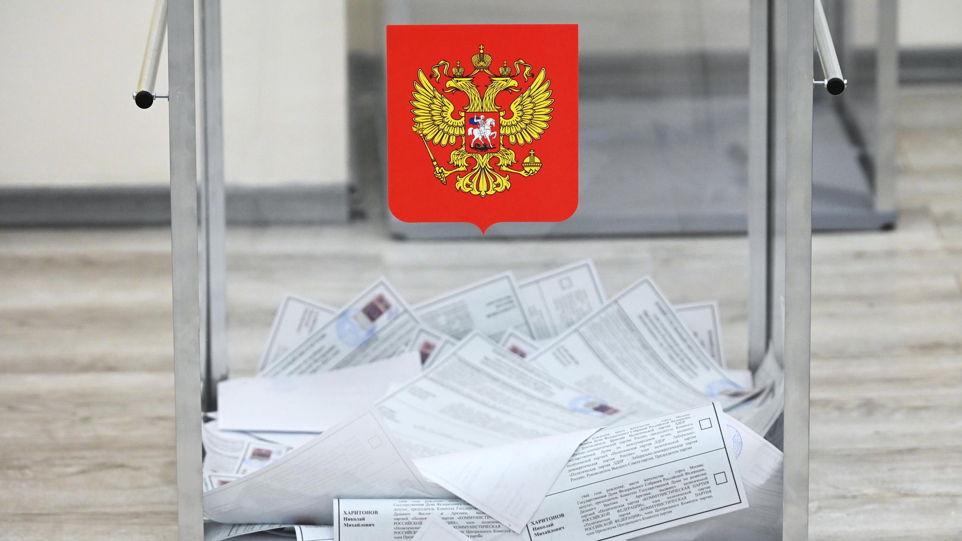 Урна с бюллетенями для голосования Урна с бюллетенями для голосования - РИА Новости, 1920, 15.03.2024